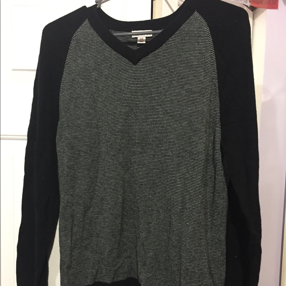 Merona Men’s Small Black and Gray V-Neck Sweater